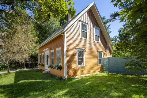646 West St, Rockport, ME 04856