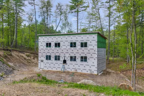 19 Lenox Cir, Waterboro, ME 04061