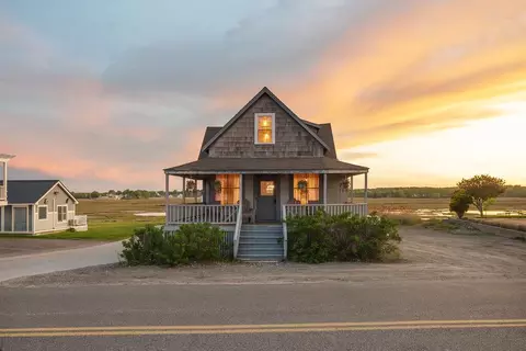 233 Webhannet Dr, Wells, ME 04090