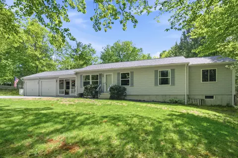 131 Center Bridge Rd, Turner, ME 04282