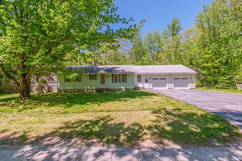 8 Percy Hawkes Rd, Windham, ME 04062