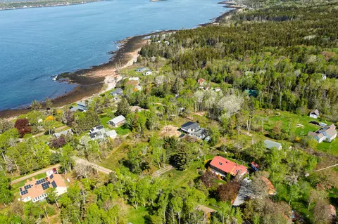 23 Massasoit Dr, New Harbor, ME 04554