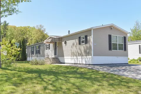 8 Jordan Dr, Lisbon, ME 04252