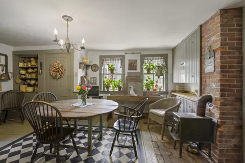 Dining - 367 E Side Rd, Trevett, ME 04571 photo 3 of 4