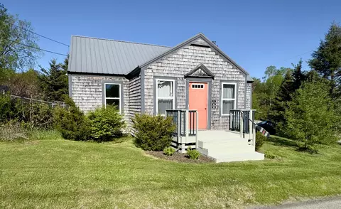 2 Dresner St, Eastport, ME 04631