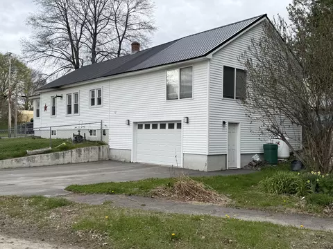 5 Spruce St, East Millinocket, ME 04430