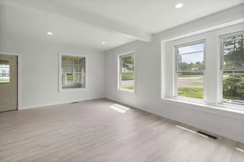 Living - 826 Riverside, Augusta, ME 04330 photo 6 of 6