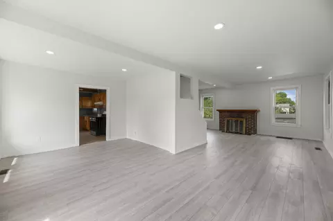 Living - 826 Riverside, Augusta, ME 04330 photo 4 of 6