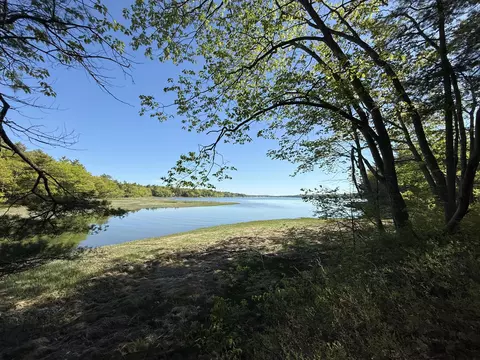 12 Starboard Ln, Freeport, ME 04032