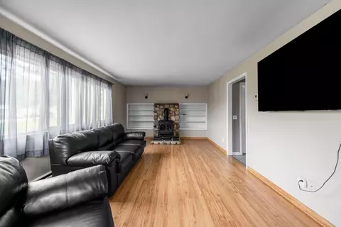 Living - 300 Coldbrook Rd, Hampden, ME 04444 photo 4 of 4