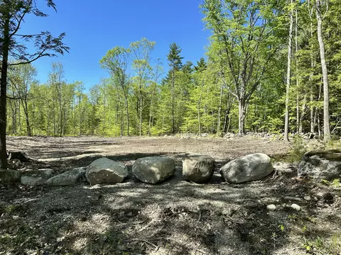 19 Grist Mill Rd, Naples, ME 04055