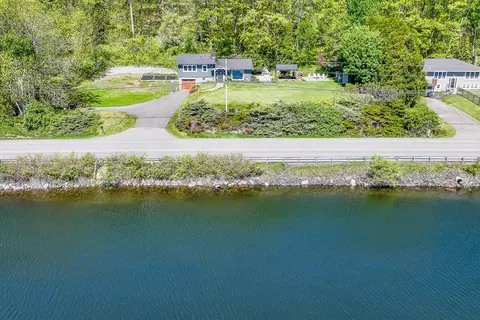 170 Lakeview Dr, Rockland, ME 04841