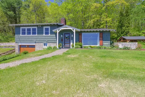 170 Lakeview Dr, Rockland, ME 04841