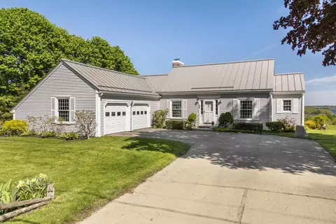690 Bremen Rd, Waldoboro, ME 04572