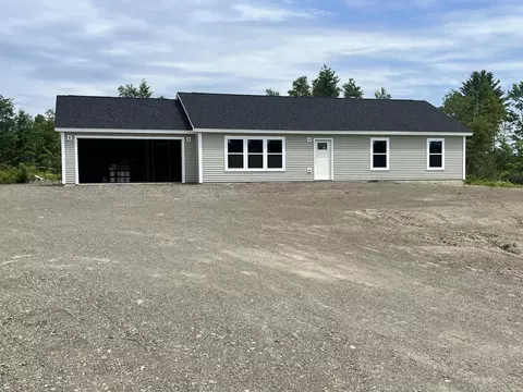 9 Blue Sky Dr, Levant, ME 04456