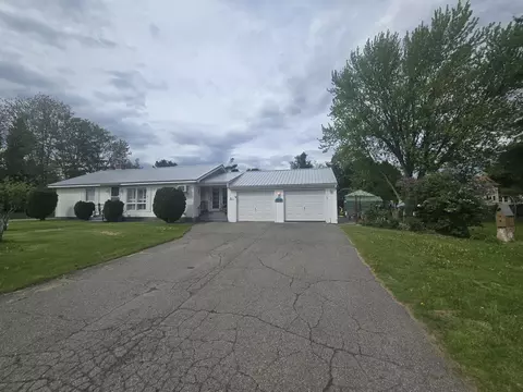 61 Fairfax St, Bangor, ME 04401