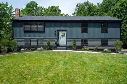 17 Carriage Rd, Cumberland, ME 04110