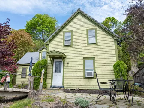 19 Sullivan St, Eastport, ME 04631