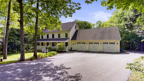 60 Waters Edge Dr, Lewiston, ME 04240