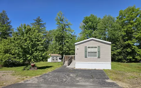 16 Leo St, Sanford, ME 04073
