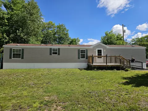 16 Leo St, Sanford, ME 04073