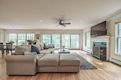 Living - 31 Painted Point Rd, Phippsburg, ME 04562 photo 2 of 6