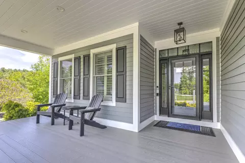 84 Magnolia Ln, Yarmouth, ME 04096