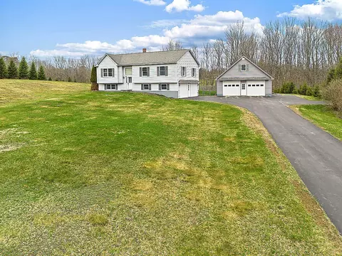 52 Alfalfa Rd, Sidney, ME 04330