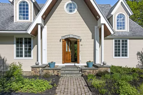 Exterior - 84 Ocean Heights Ln, Ogunquit, ME 03907 photo 3 of 11