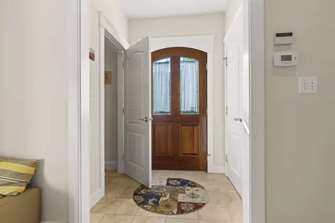 Entry Way - 84 Ocean Heights Ln, Ogunquit, ME 03907 photo 2 of 7