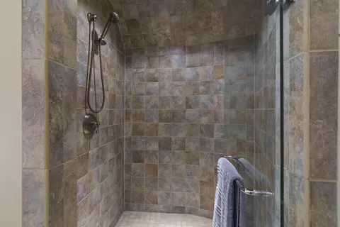 Bath - 84 Ocean Heights Ln, Ogunquit, ME 03907 photo 3 of 5