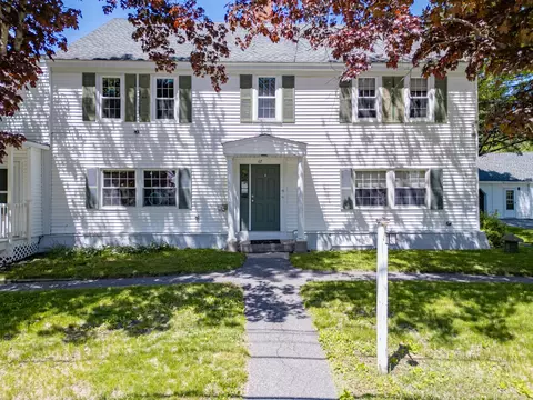 67 Winter St, Topsham, ME 04086