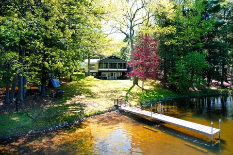18 Briggs Ln, Livermore, ME 04253