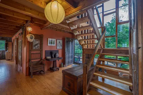 Entry Way - 163 Back Rd, Brooklin, ME 04616 photo 3 of 12