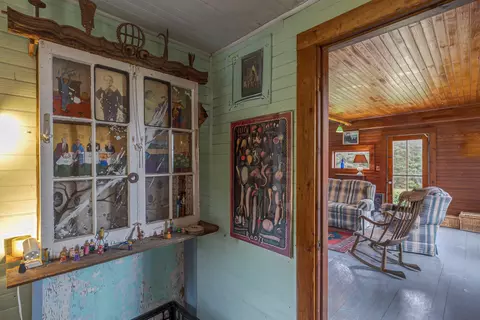 Entry Way - 163 Back Rd, Brooklin, ME 04616 photo 5 of 12