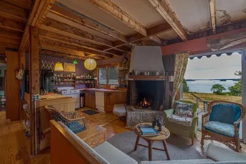 Living - 163 Back Rd, Brooklin, ME 04616 photo 2 of 12