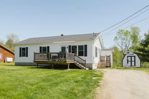 135 Meadow Ln, Farmington, ME 04938