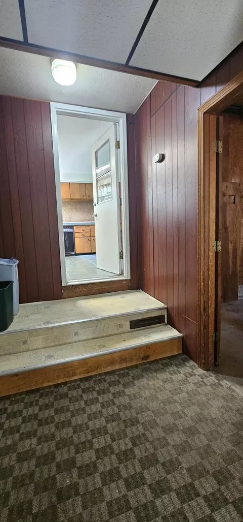 Entry Way - 604 Leighton Rd, Augusta, ME 04330 photo 1 of 2