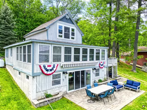107 Lakeshore Dr, Leeds, ME 04263