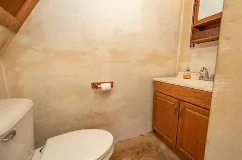 Bath - 1017 Howland Rd, Lagrange, ME 04453 photo 1 of 2