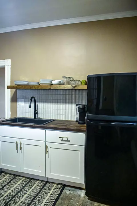 Kitchen - 17 Katahdin Ave, Millinocket, ME 04462 photo 3 of 4