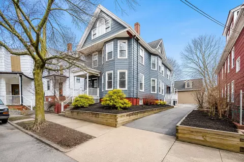 33 Payson St, Portland, ME 04102