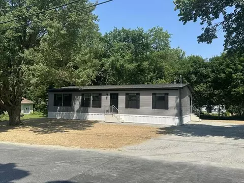 8 Kelley St, Fairfield, ME 04937