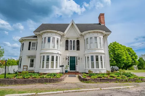 8 Monument Sq, Dover Foxcroft, ME 04426