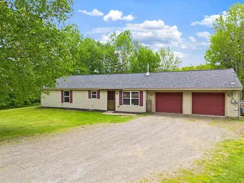 121 Dutton Rd, China, ME 04358