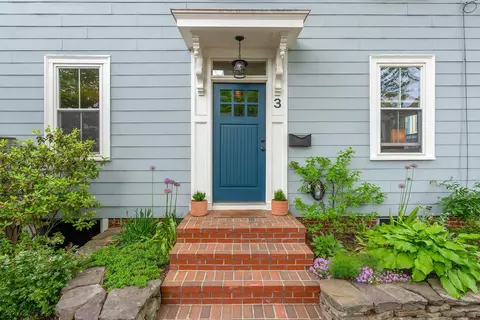 3 Taylor St, Portland, ME 04102
