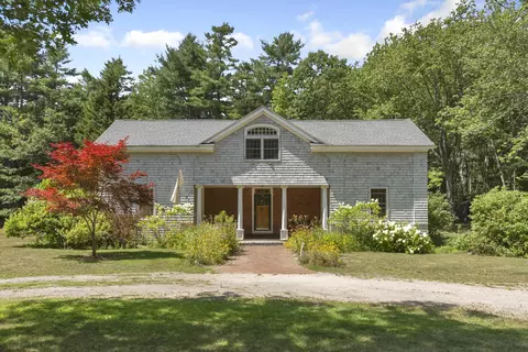 10 Meeting House Ln, Chebeague Island, ME 04017