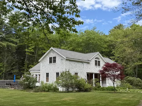 10 Meeting House Ln, Chebeague Island, ME 04017