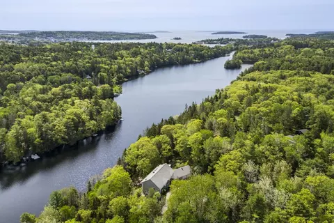 236 Lakeside Dr, Boothbay Harbor, ME 04538