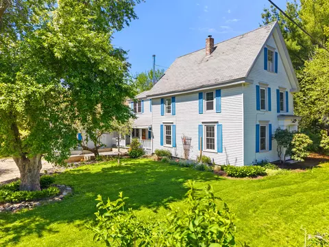 31 Dean St, Winterport, ME 04496